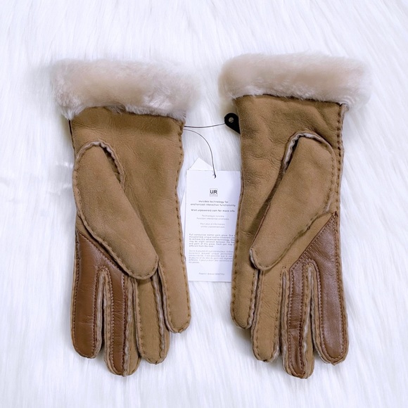 UGG Women’s Seamed Tech Gloves In Chestnut - Picture 5 of 6